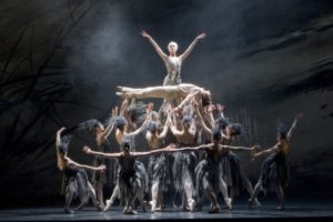 Baiser-de-la-fee.-Jenna-Roberts-as-the-Fairy-in-Le-Baiser-de-la-fée-with-Artists-of-Birmingham-Royal-Ballet.-Photo-Bill-Cooper