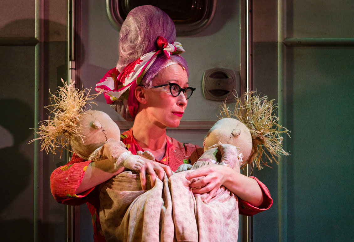 Review: Angela Carter’s WISE CHILDREN at Oxford Playhouse