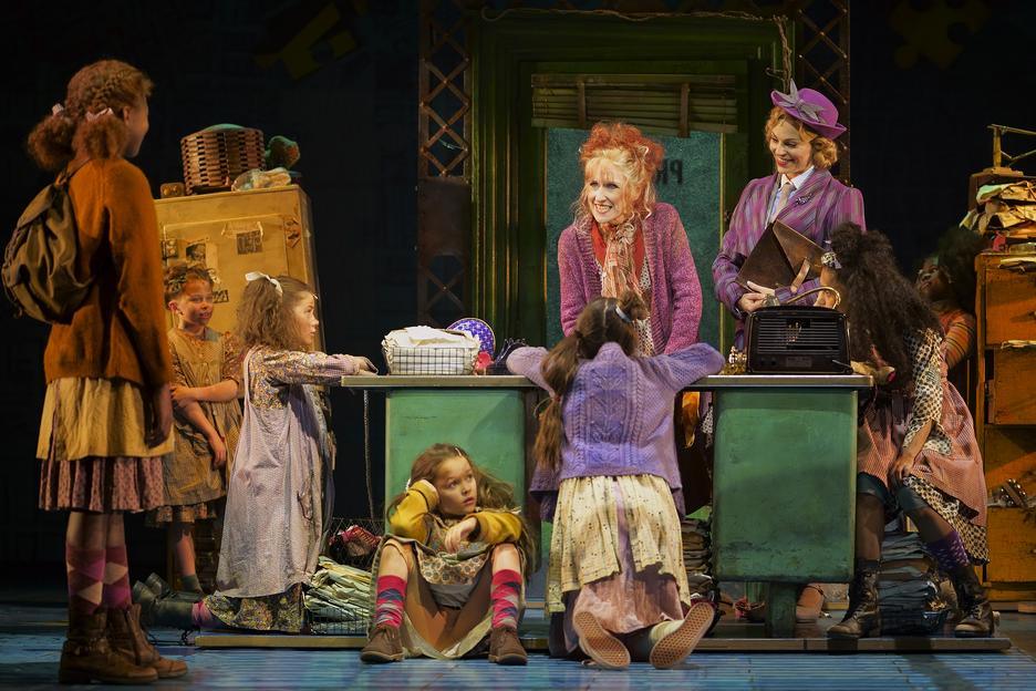 Review: ANNIE at Bristol Hippodrome