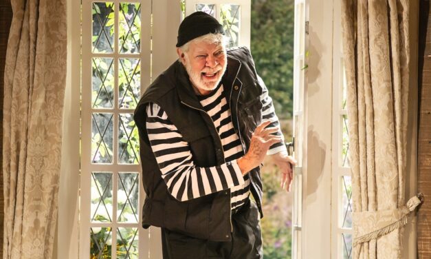 INTERVIEW: WITH MATTHEW KELLY STARRING IN ‘NOISES OFF’