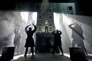 398174_Hamlet_Hail_to_the_Thief_production_images_2025_2025